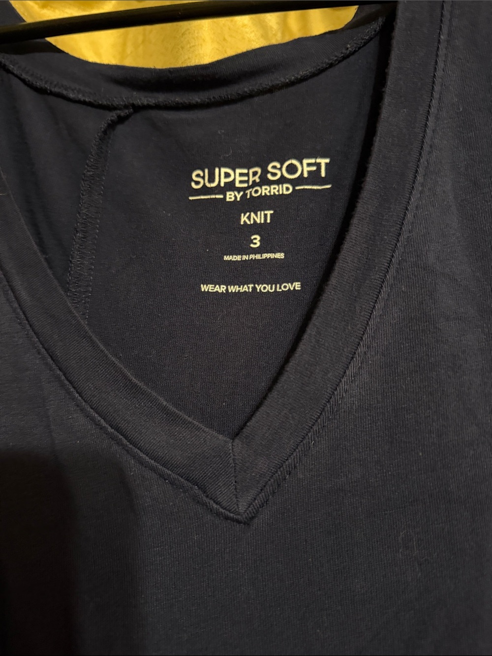 Super soft V-Neck Shirt in Navy Blue - Picture 2 of 3